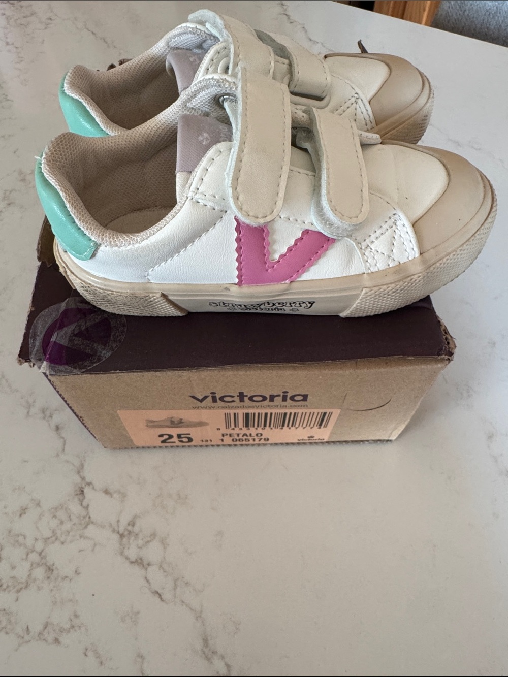 Victoria kids White Sneakers with Pink V and Mint Heel Tab